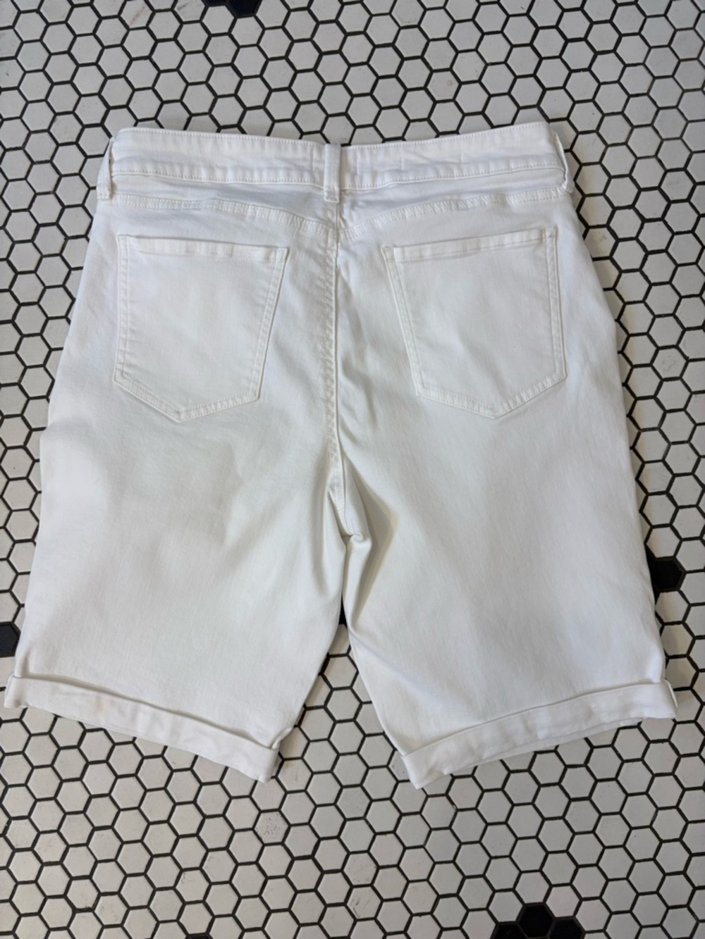 NYDJ White Brielle Denim Shorts. Longer leg. Size 12 - Picture 5 of 12